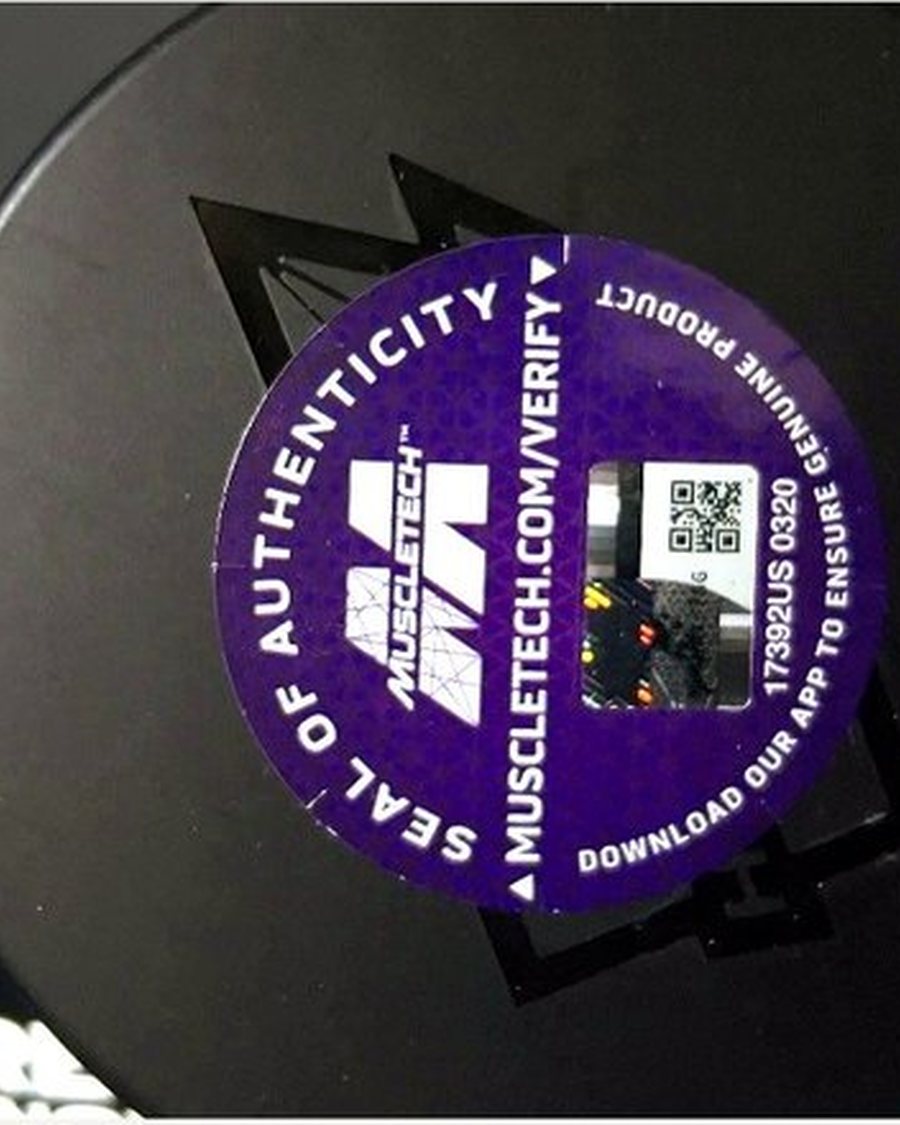 Sello de autenticidad de MuscleTech con código QR verificable